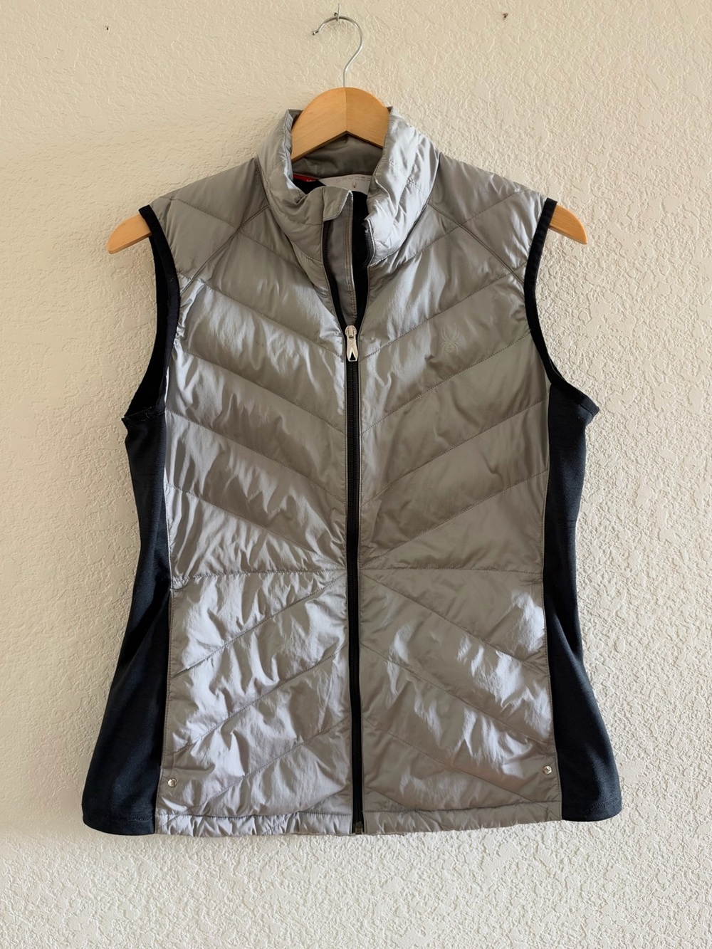 Spyder Hybrid Down Puffer Quilted Vest Gray Black Sz L Fall Hiking Layering Cozy